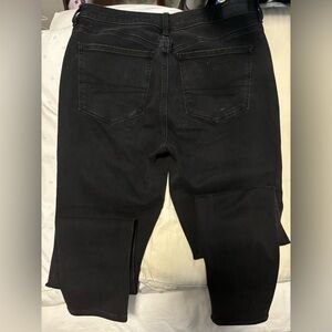 very stretchy just got pregnant and now can’t fit into them sadly